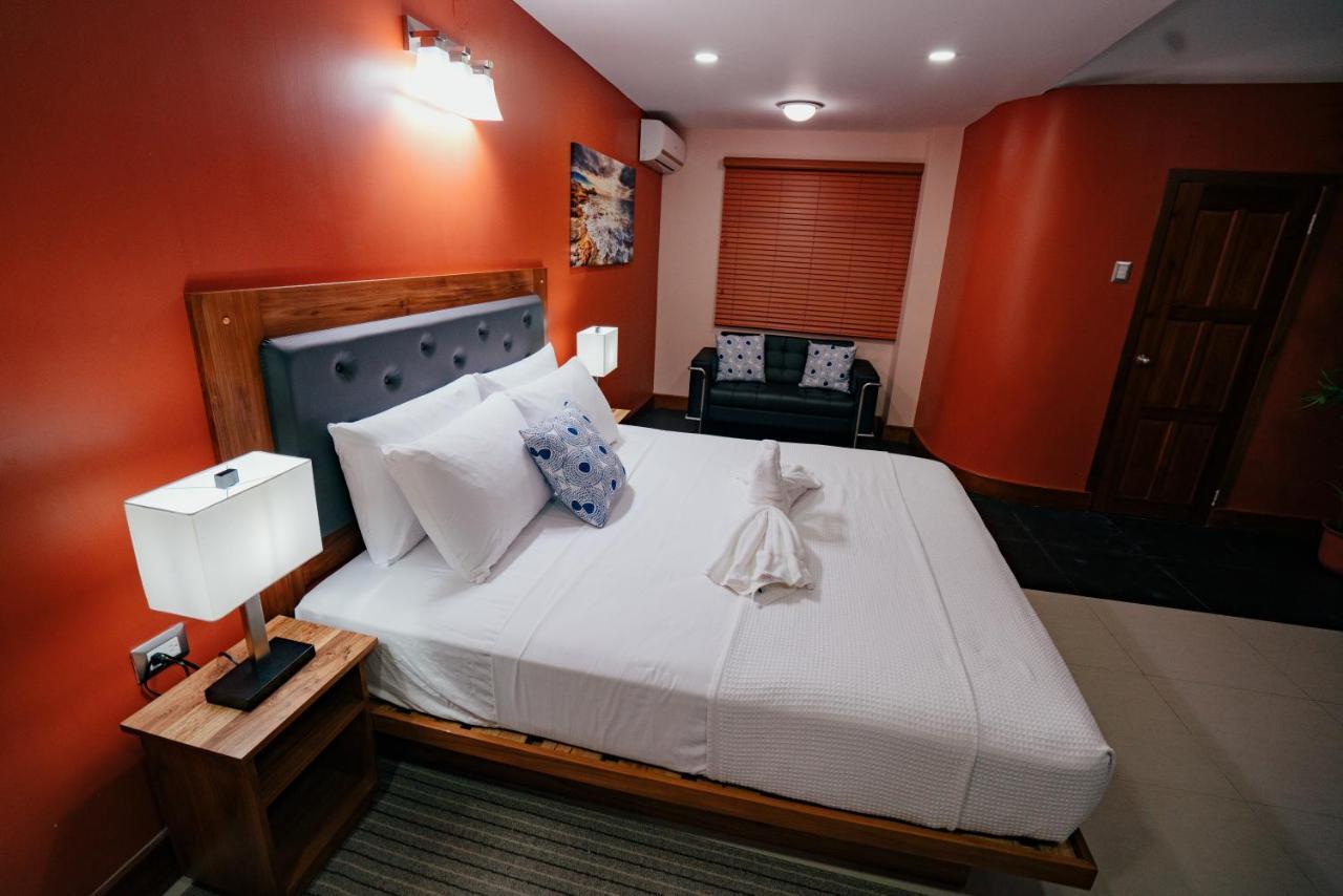 Runway Hotel Piarco Eksteriør billede