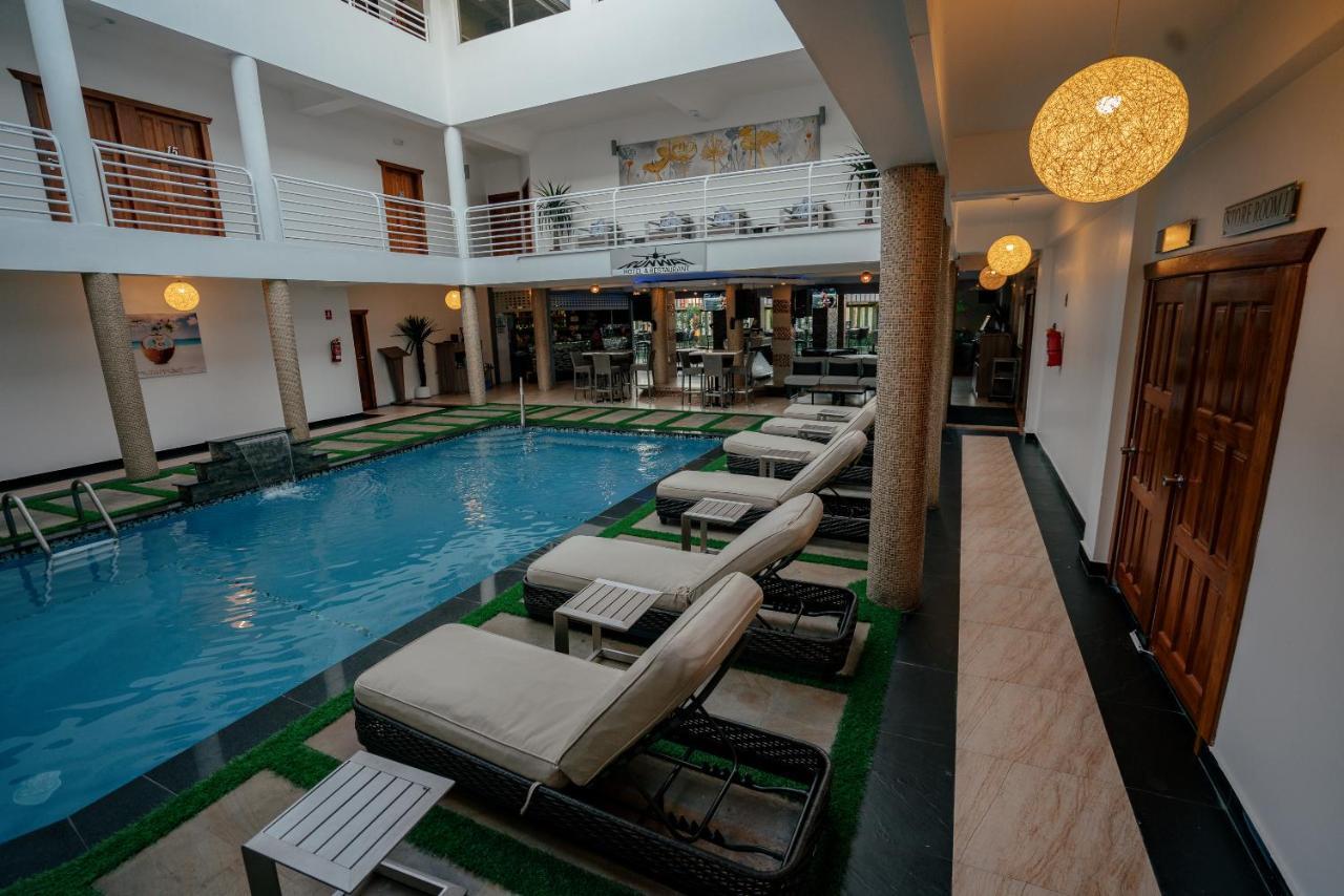 Runway Hotel Piarco Eksteriør billede