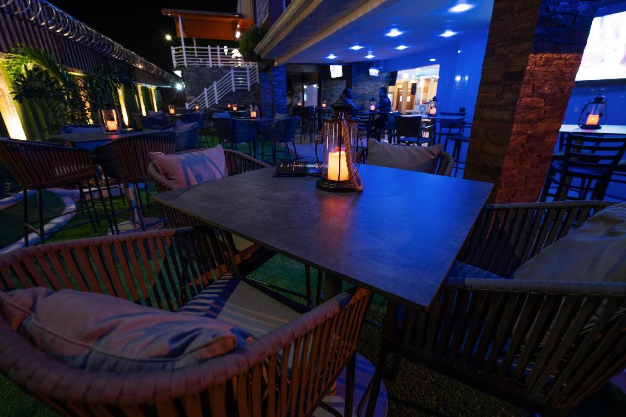 Runway Hotel Piarco Eksteriør billede