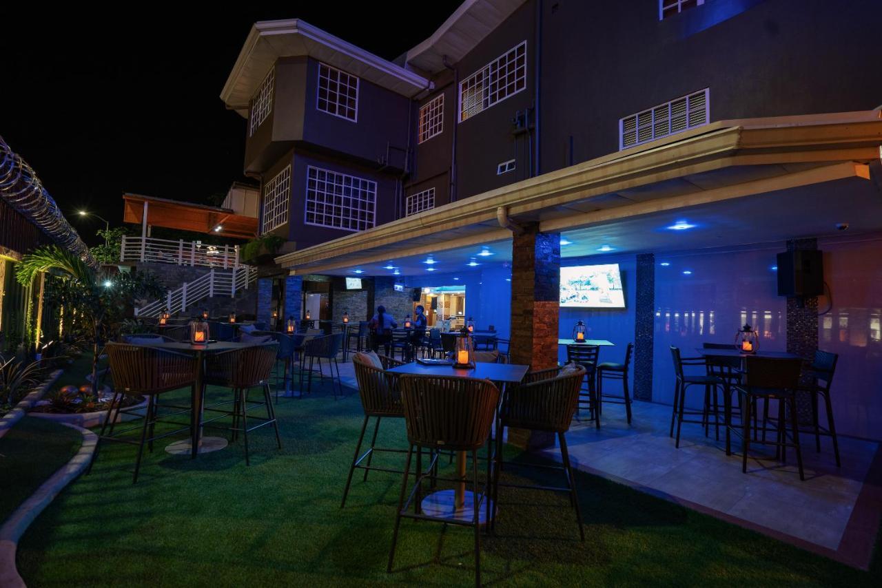 Runway Hotel Piarco Eksteriør billede