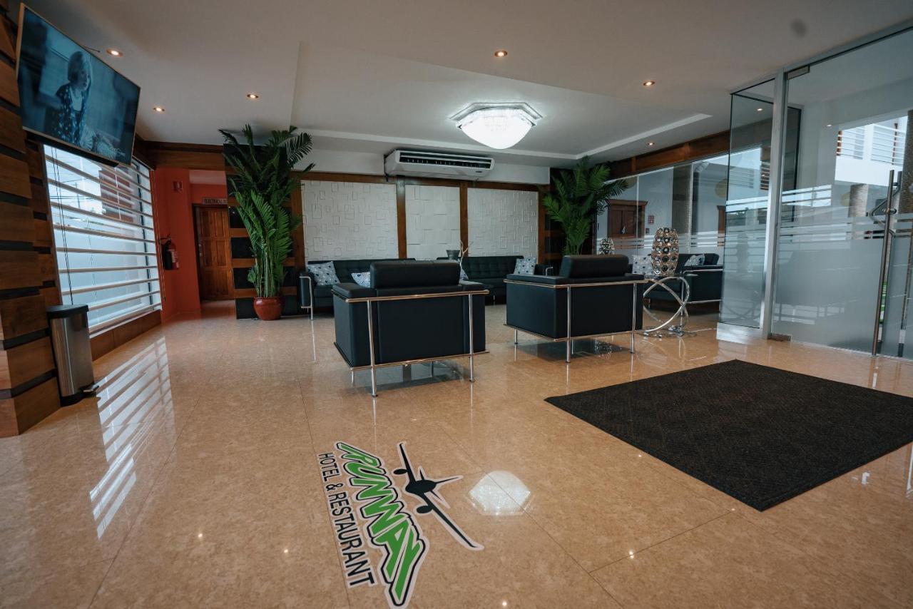 Runway Hotel Piarco Eksteriør billede