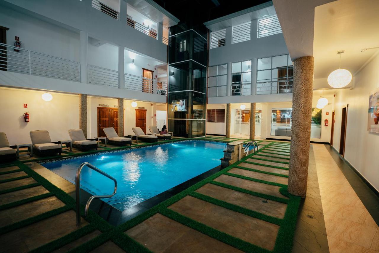 Runway Hotel Piarco Eksteriør billede