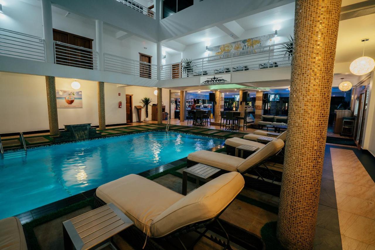 Runway Hotel Piarco Eksteriør billede