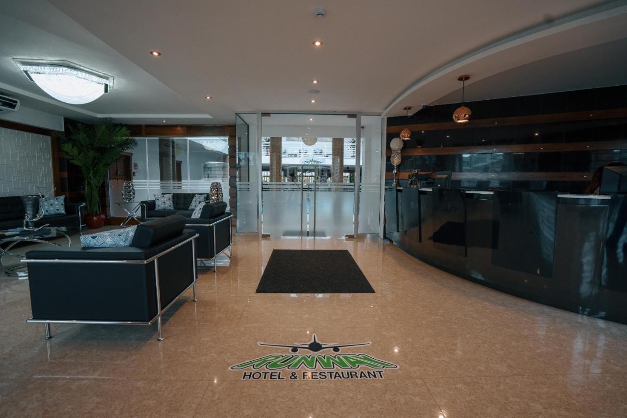 Runway Hotel Piarco Eksteriør billede