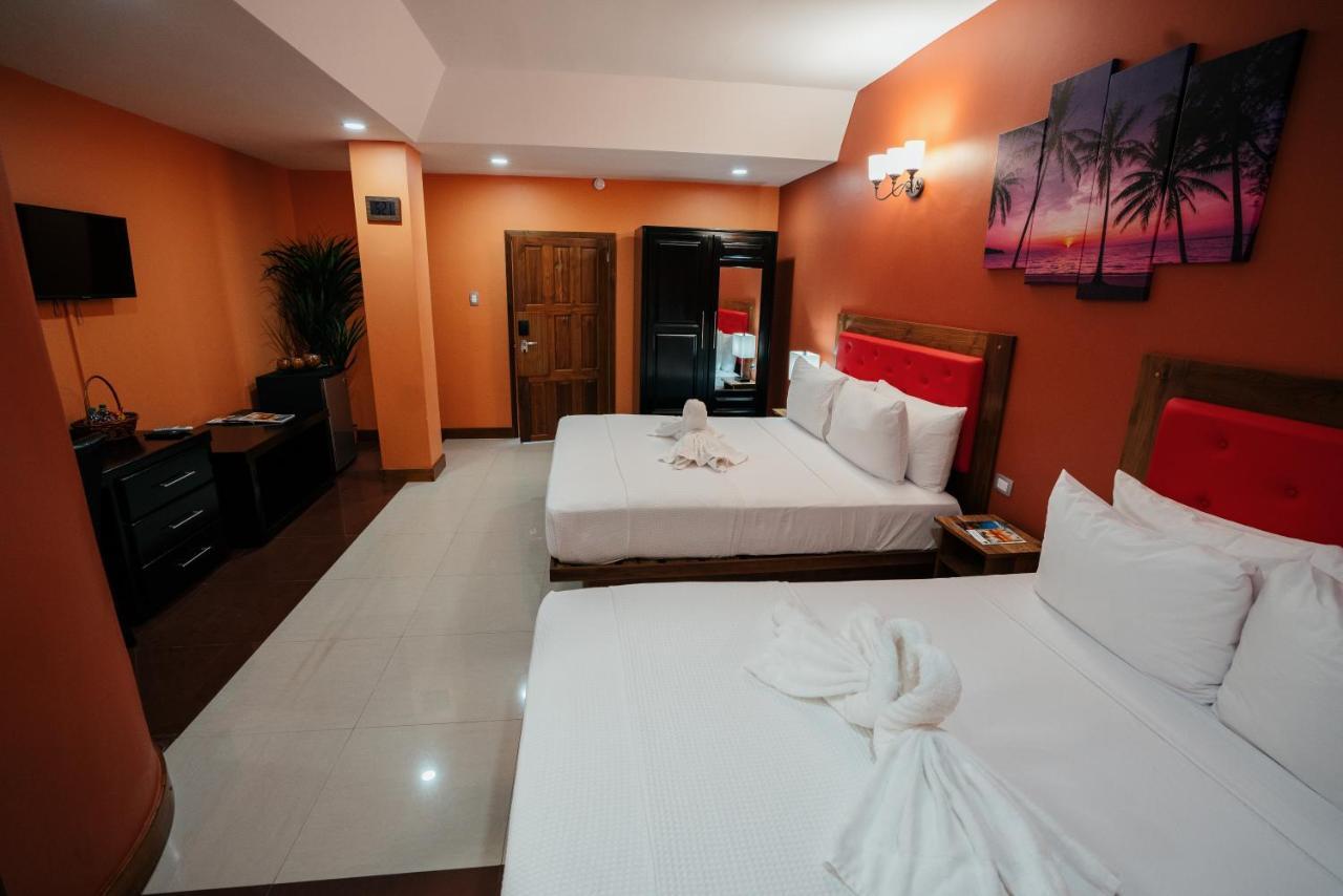 Runway Hotel Piarco Eksteriør billede