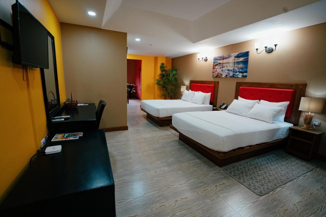 Runway Hotel Piarco Eksteriør billede