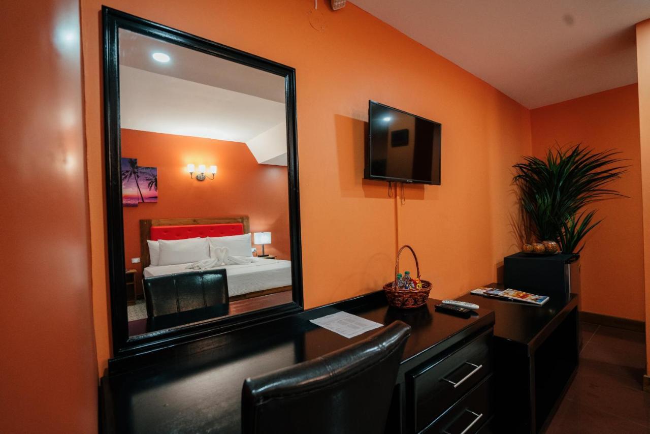 Runway Hotel Piarco Eksteriør billede