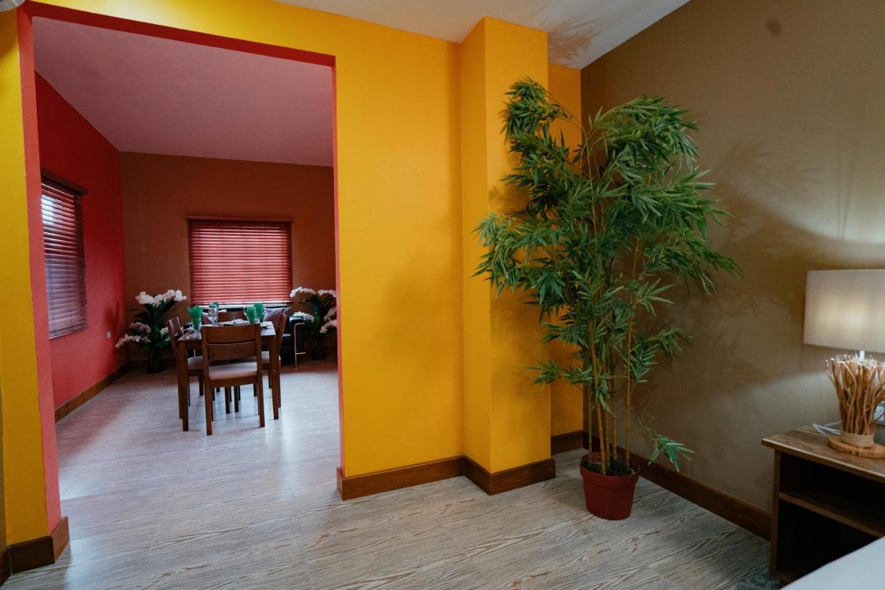 Runway Hotel Piarco Eksteriør billede