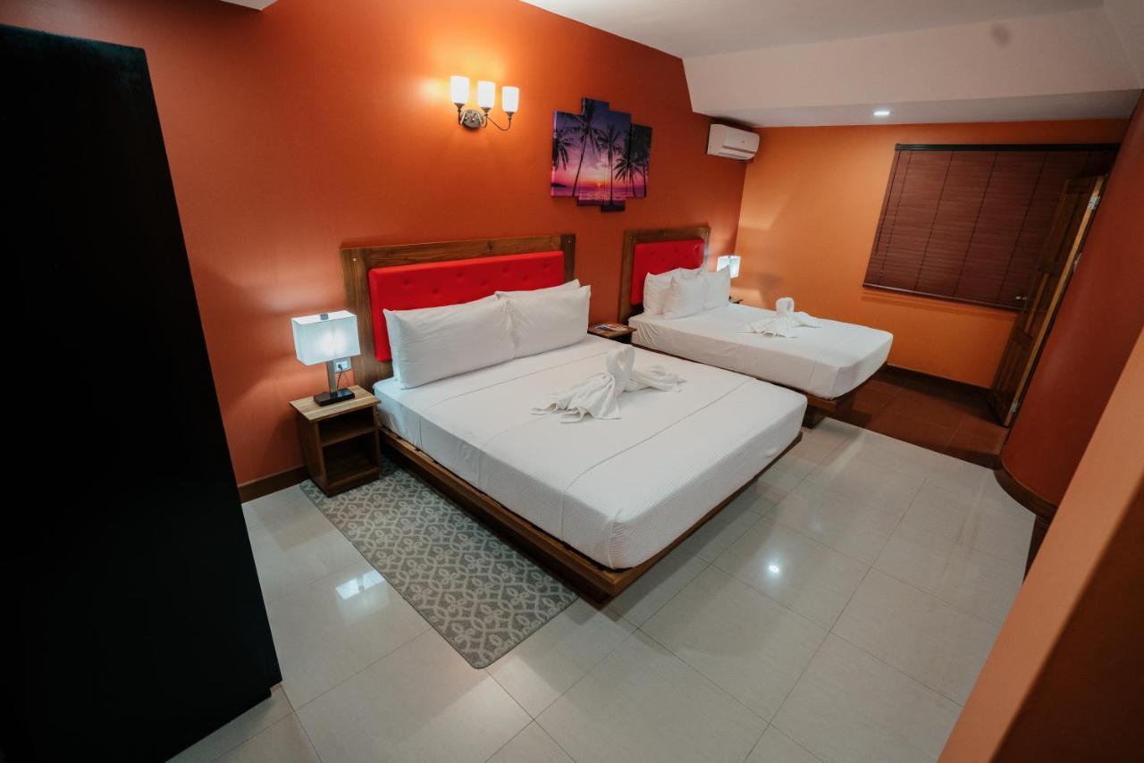 Runway Hotel Piarco Eksteriør billede