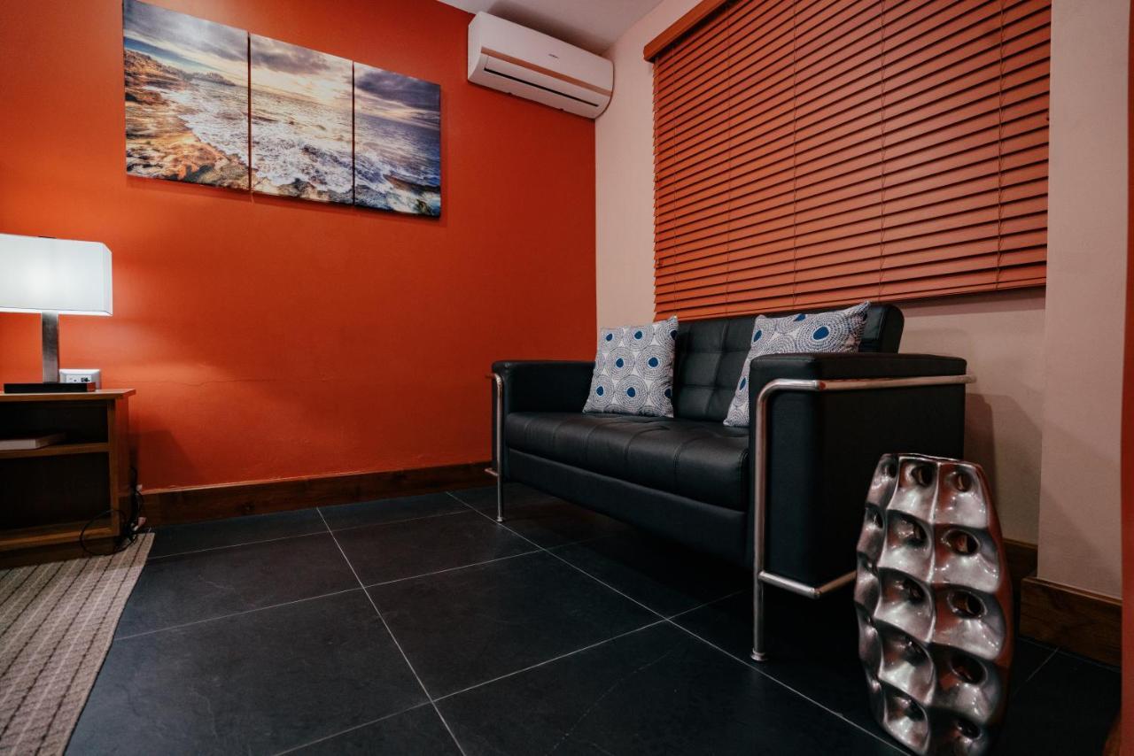 Runway Hotel Piarco Eksteriør billede