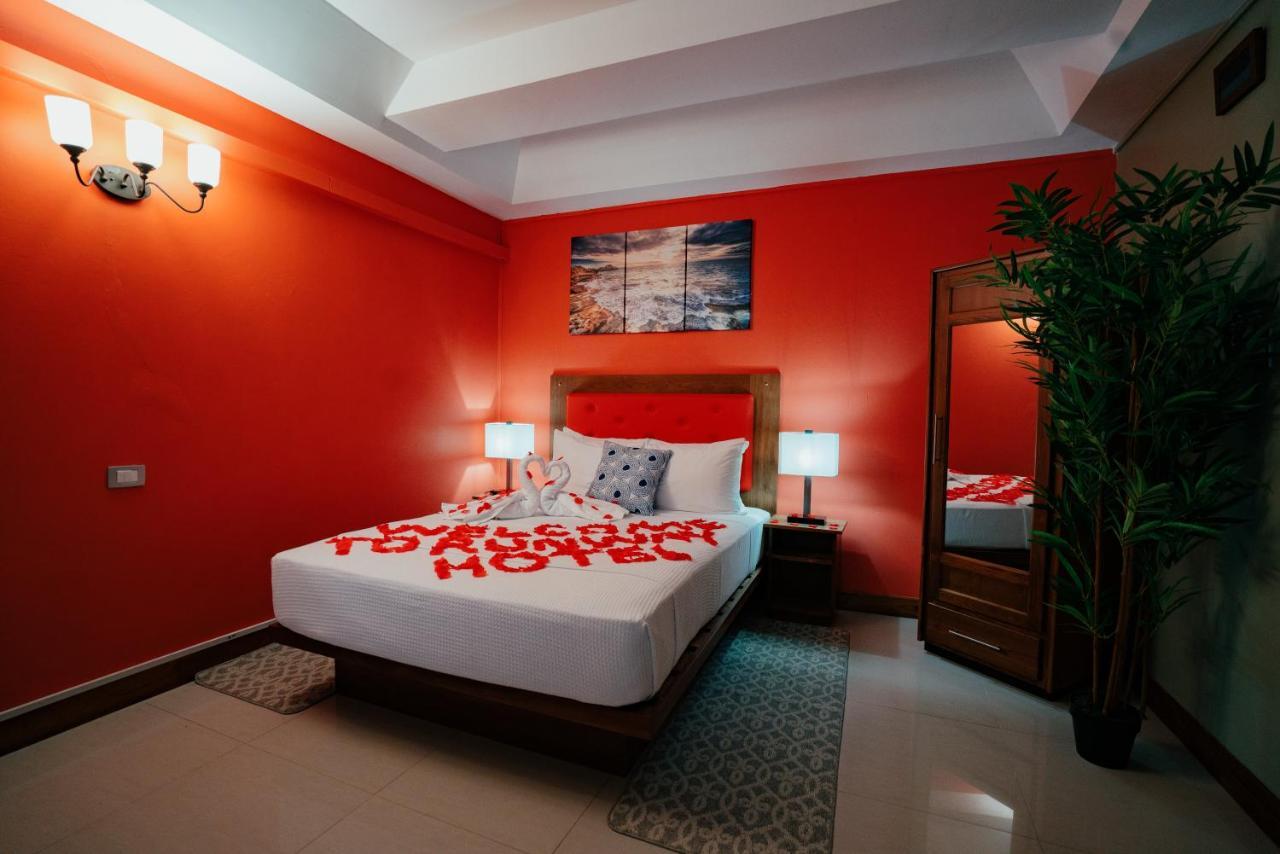 Runway Hotel Piarco Eksteriør billede
