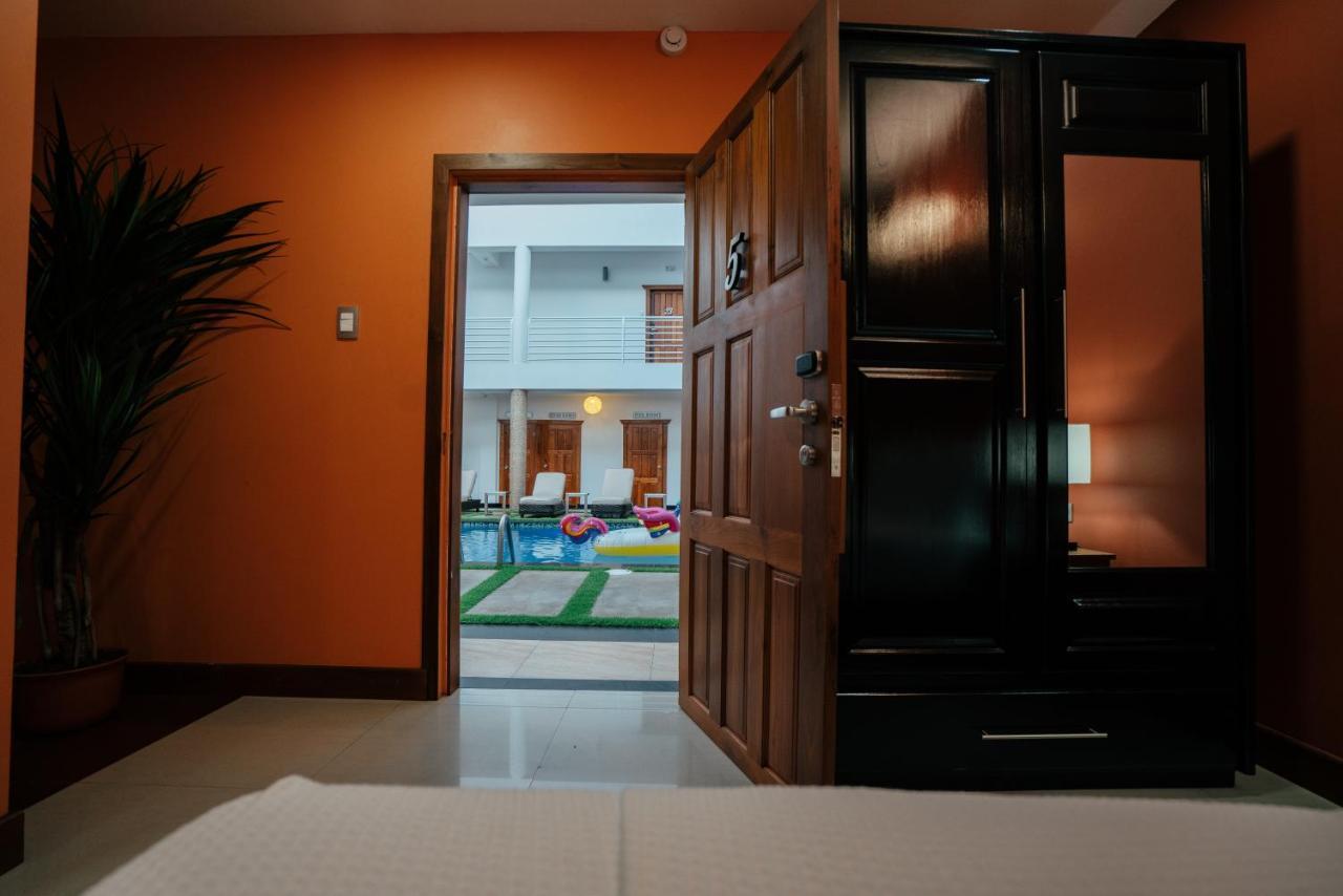 Runway Hotel Piarco Eksteriør billede