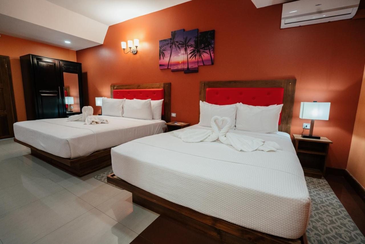 Runway Hotel Piarco Eksteriør billede
